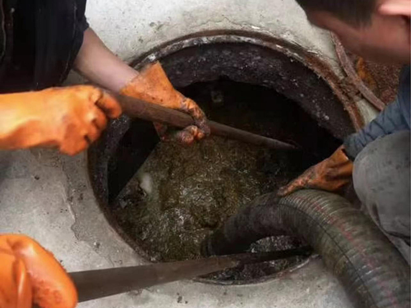 会文镇清理化粪池时如何避免沼气的危害？